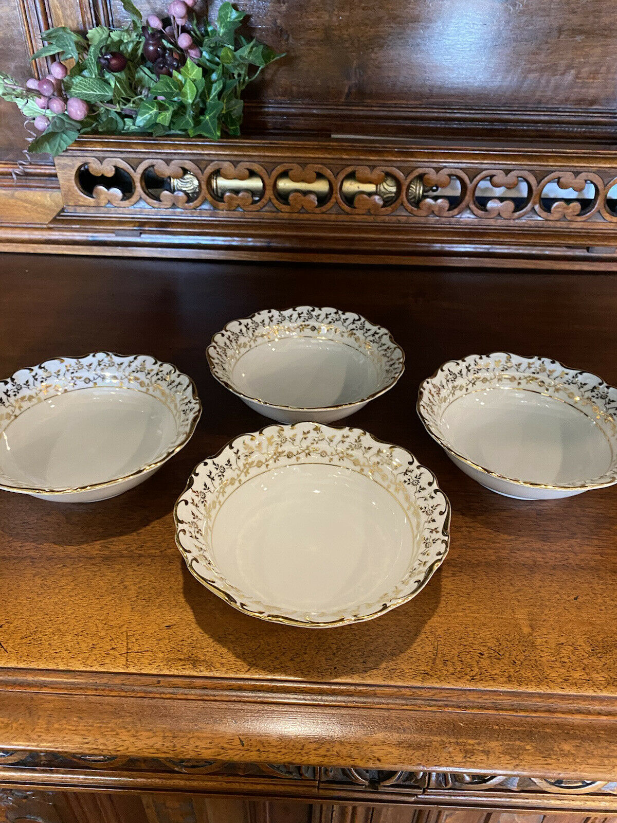4 Haus Dresden Germany 24kt Gold & White Desert Bowls Excellent Condition.