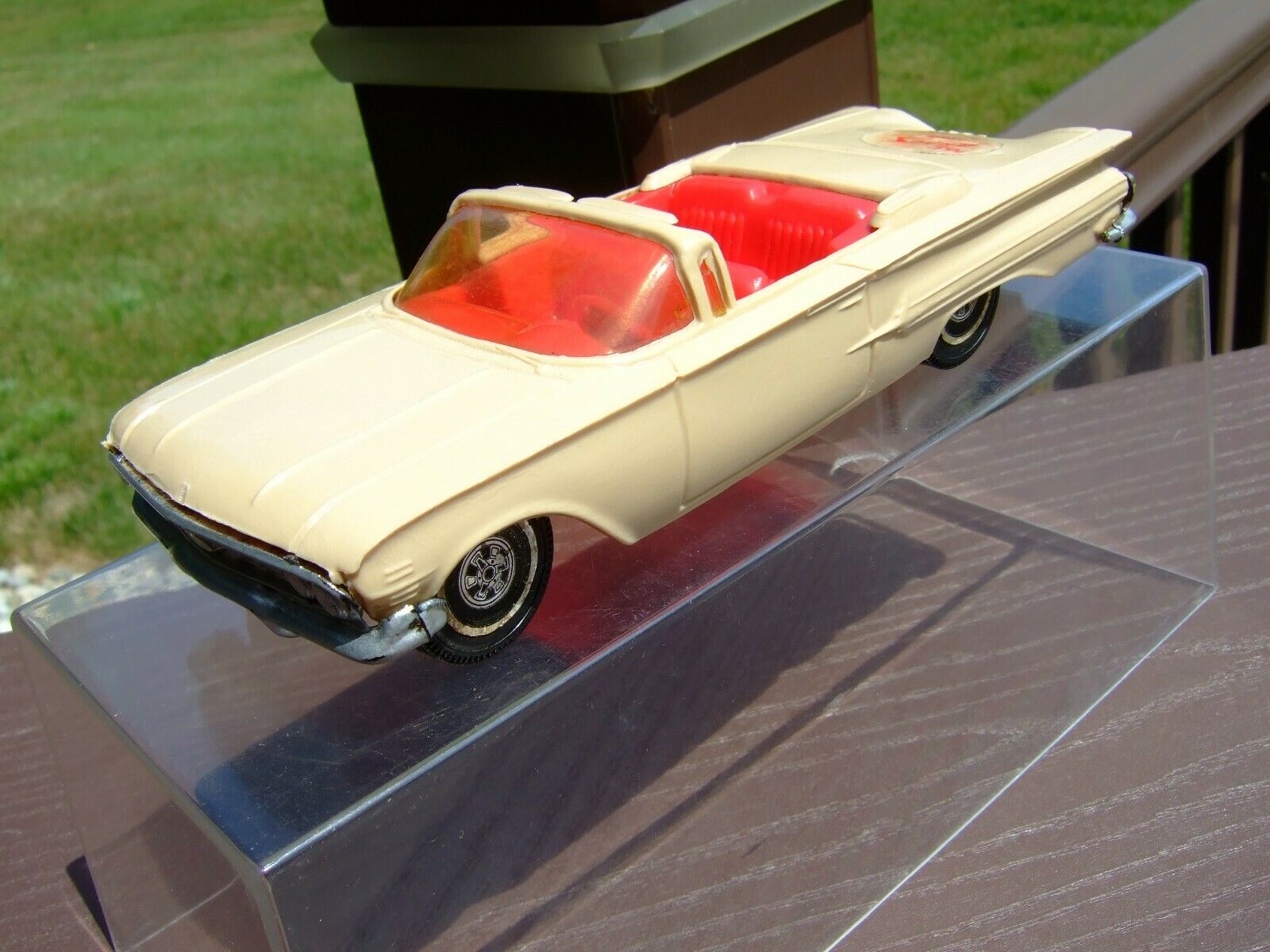 1/25th Scale 1960 Chevrolet Impala Convertible---good---