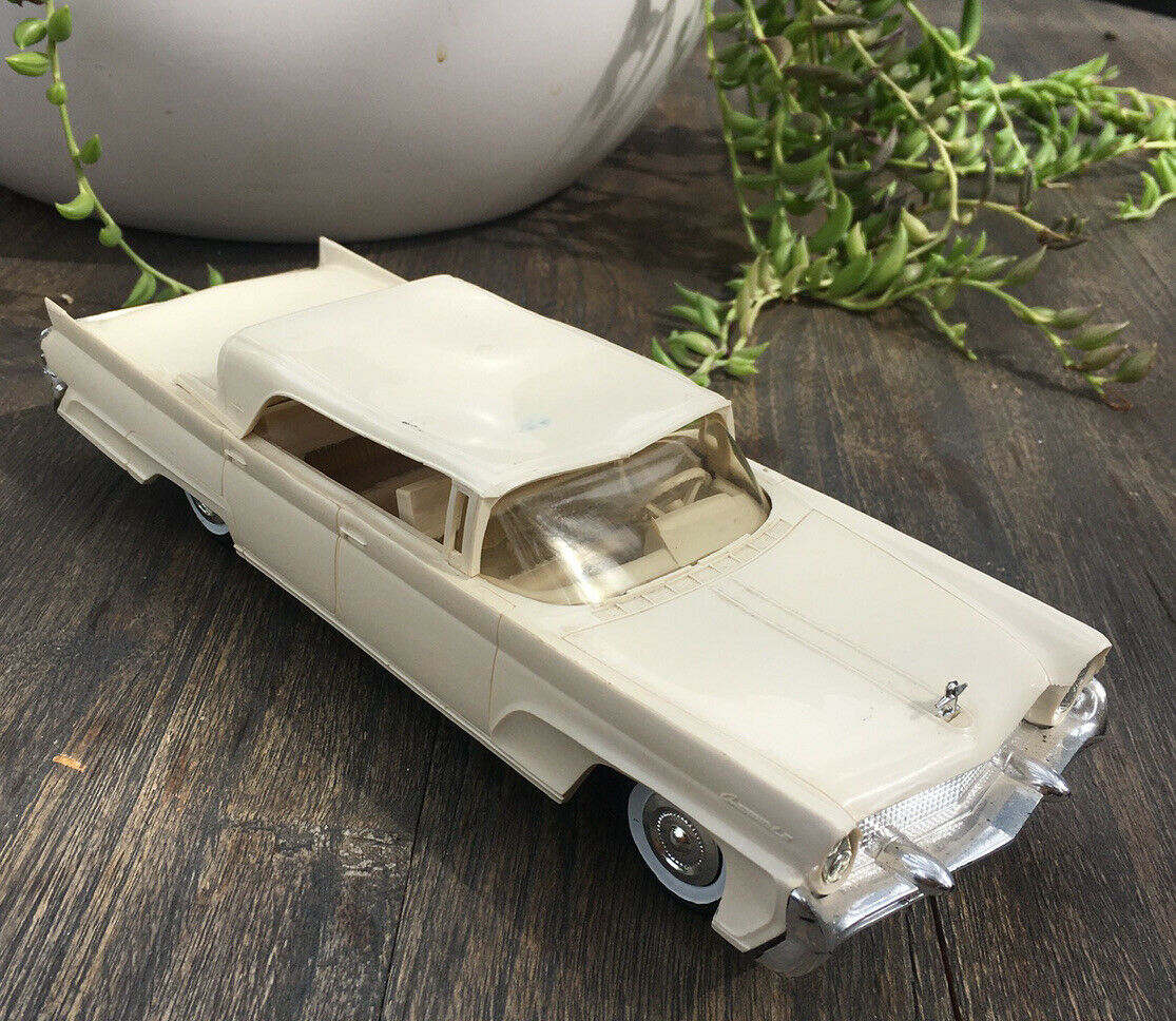 Beautiful 1958 Lincoln Continental Dealer Promo Model Car Clean And Fresh.